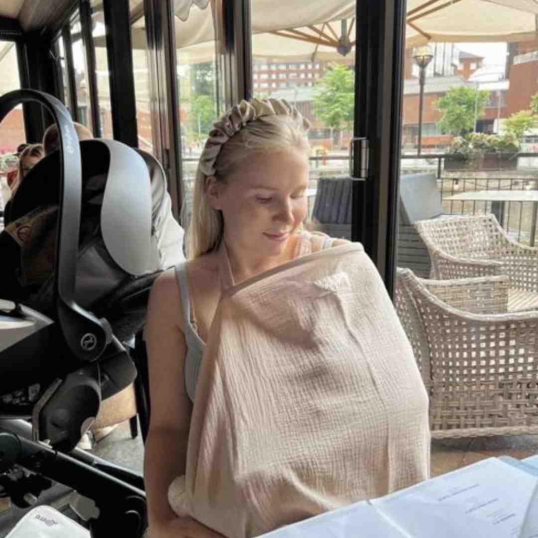 CoverCradle™ - Private Baby Nursing Blanket